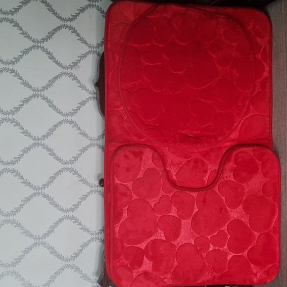 Mat and toilet lid cover-set of 3. - Picture 6 of 8